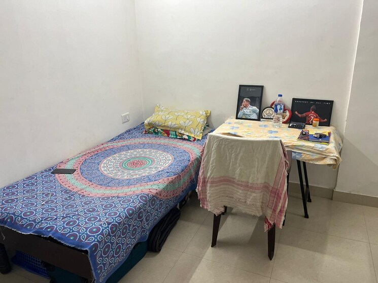 Bedroom, kalkaji 1.5 Bedroom 500 Sq.Ft. Builder Floor In Kalkaji Delhi 8914252