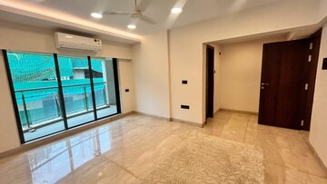 Room in 1 BHK Builder Floor at Santacruz West – for Rent