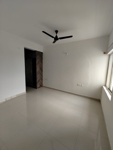 Room in 2 BHK Apartment at Svamitva Emerald Square, Bommasandra – for Rent