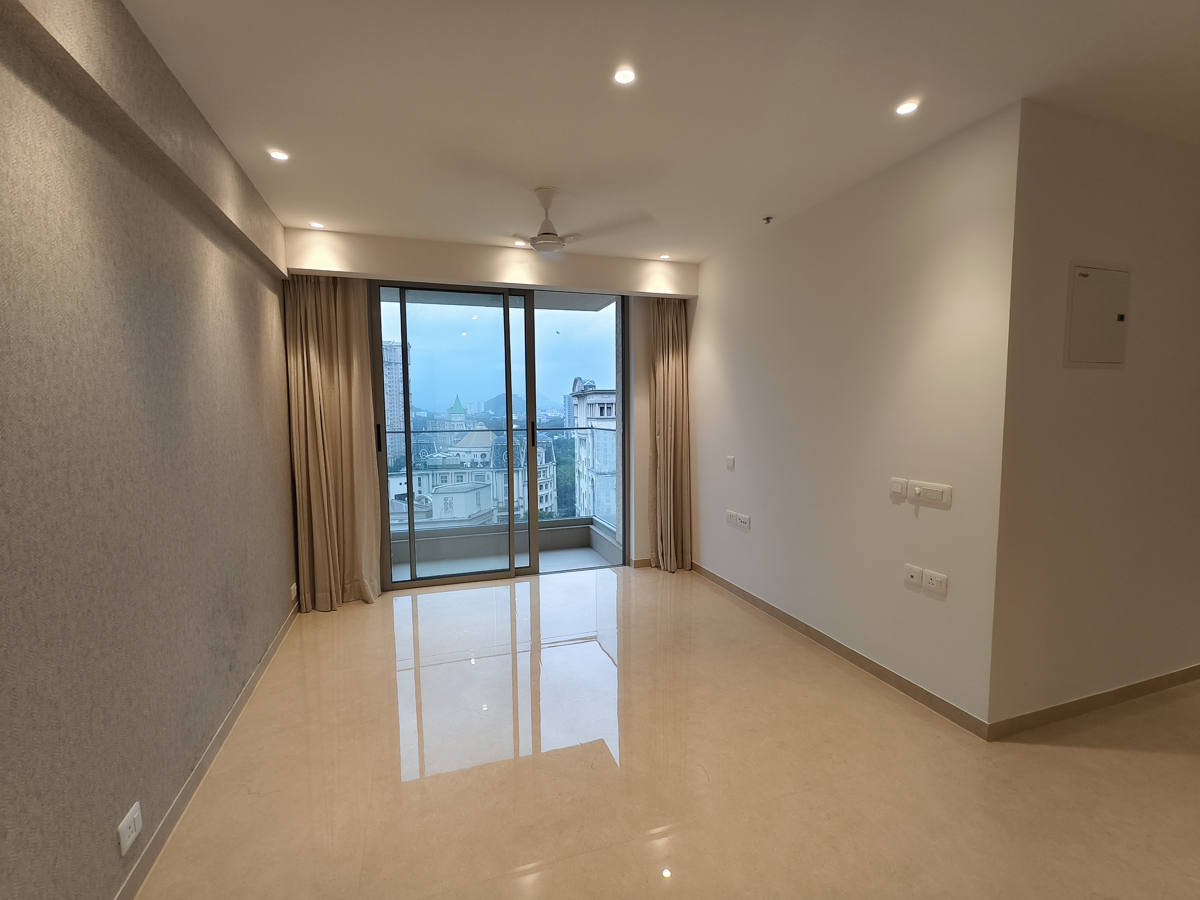 2 BHK Apartment For Rent in Hiranandani Highland