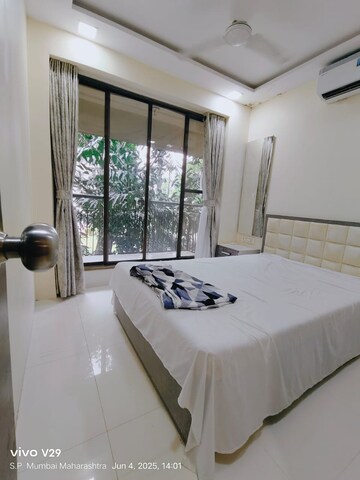 Room in  Pg at Prabhadevi – for Rent