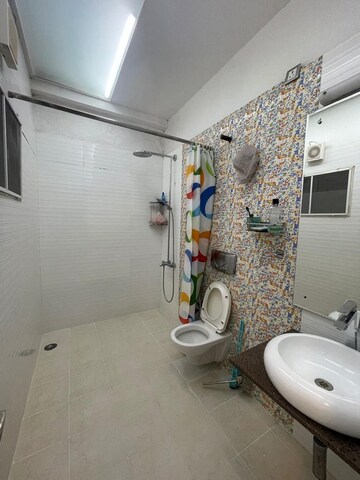 Bathroom in 4 BHK Villa at Hbr Layout – for Rent