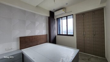 Room in 6+ BHK Penthouse at Park Street – for Rent