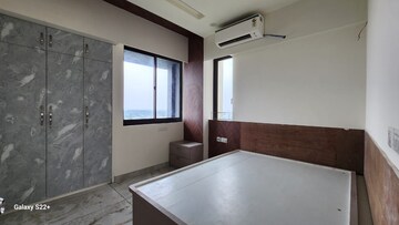 Room in 6+ BHK Penthouse at Park Street – for Rent