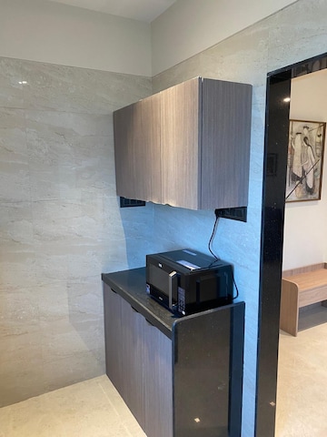 Master Bedroom in 1 BHK Builder Floor at Andheri West – for Rent