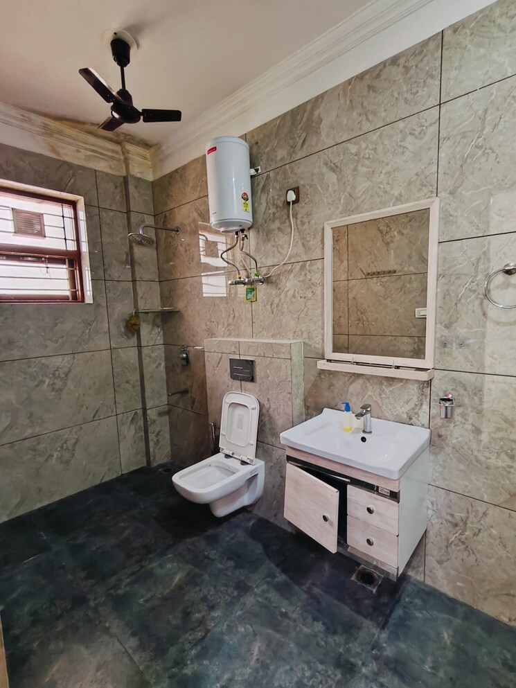 Bathroom, mvl-ipark 3 Bedroom 1500 Sq.Ft. Builder Floor In Sector 15 Gurgaon 8914337