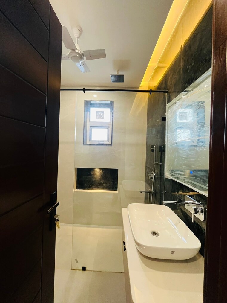 Bathroom, green fields colony 4 Bedroom 3375 Sq.Ft. Builder Floor In Green Fields Colony Faridabad 8914344