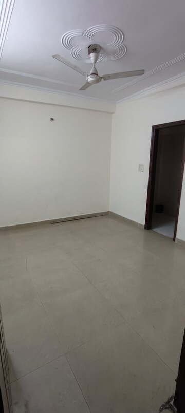 Room in 3 BHK Apartment at Neb Sarai – for Rent