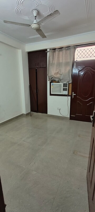 Room in 3 BHK Apartment at Neb Sarai – for Rent