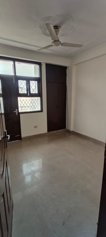 Room in 3 BHK Apartment at Neb Sarai – for Rent