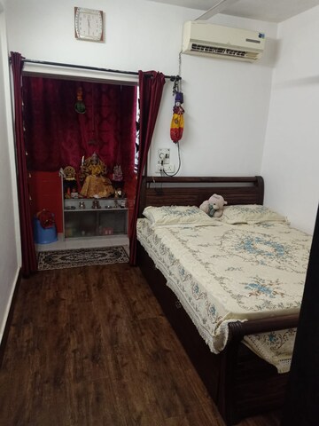 Bedroom in 2 BHK Apartment at Satellite Tower, Goregaon East – for Rent