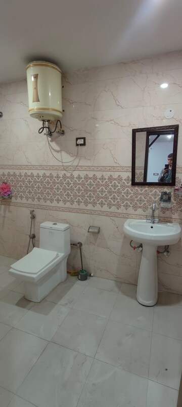 Bathroom in 2 BHK Apartment at Neb Sarai – for Rent