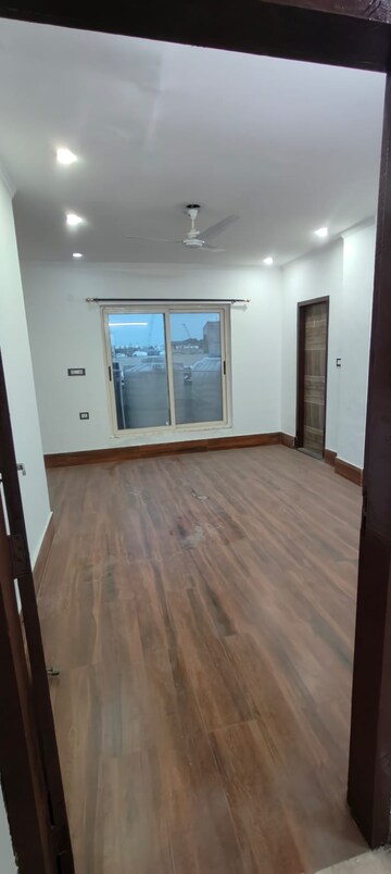 Room in 2 BHK Apartment at Neb Sarai – for Rent