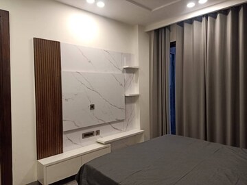 Room in 3 BHK Apartment at Unitech Woodstock Floors, Sector 50 – for Rent