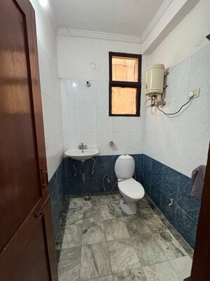 Kitchen in 3 BHK Builder Floor at Unitech South City 1, South City 1 – for Sale