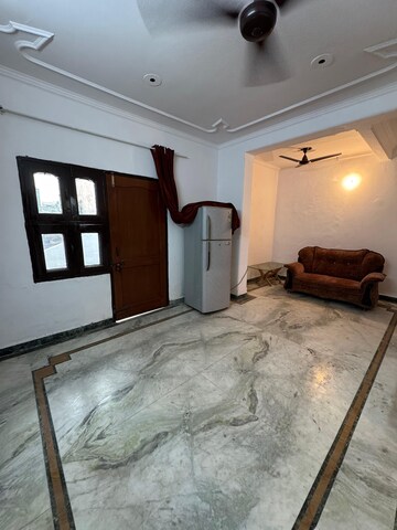 Room in 3 BHK Builder Floor at Unitech South City 1, South City 1 – for Sale