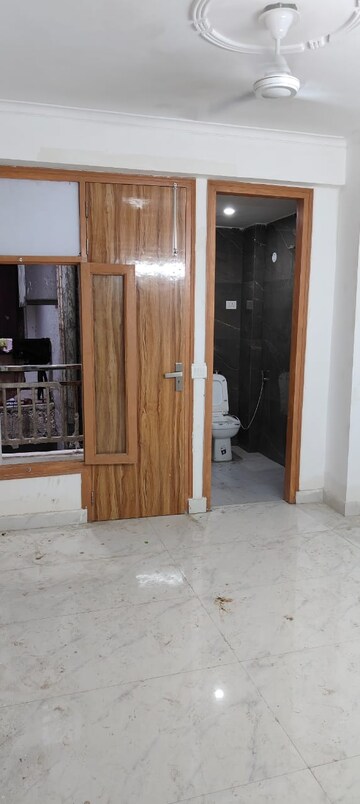 Living Room in 1 BHK Apartment at Maidan Garhi – for Rent