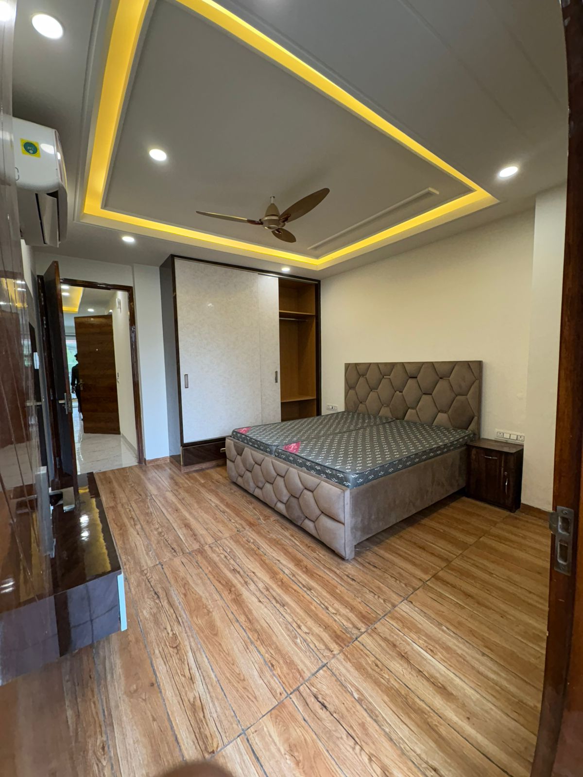 3 BHK + Servant Room 2368 Sq.Ft. Apartment in Unitech Uniworld City