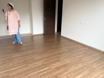 Room in 2 BHK Apartment at Indiabulls One Indiabulls, Pokhran Road No Two – for Rent