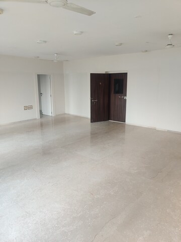 Room in 4 BHK Apartment at Jinam Lovely CHS, Malad East – for Rent