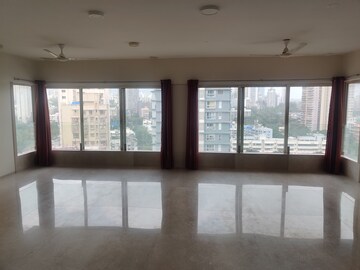 Room in 4 BHK Apartment at Jinam Lovely CHS, Malad East – for Rent