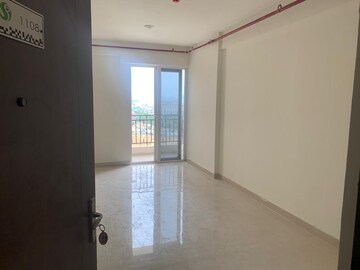 Room in 2 BHK Apartment at Suncity Avenue 76, Sector 76 – for Rent