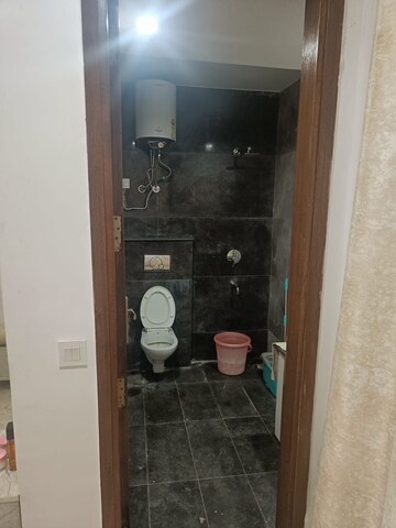 Furnished Amenities in 3 BHK Builder Floor at Saket – for Rent
