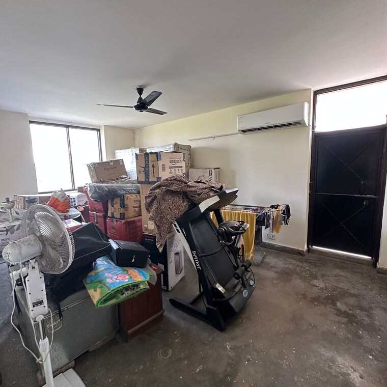  Parking, sector 49 5 Bedroom 153 Sq.Mt. Independent House In Sector 49 Noida 8914624