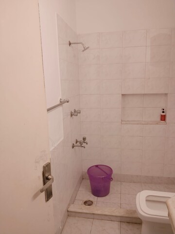 Bathroom in 2.5 BHK Builder Floor at Auram Floor, South City 2 – for Rent