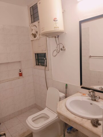 Bathroom in 2.5 BHK Builder Floor at Auram Floor, South City 2 – for Rent