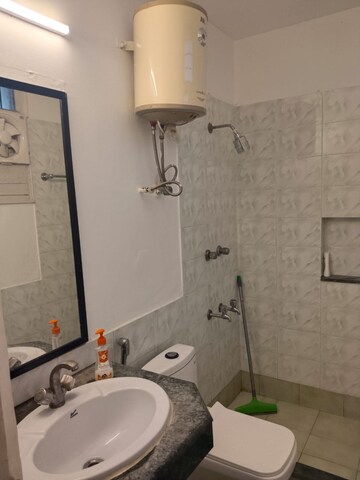 Bathroom in 2.5 BHK Builder Floor at Auram Floor, South City 2 – for Rent