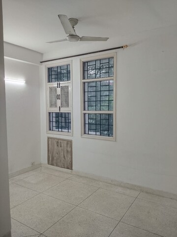 Room in 2.5 BHK Builder Floor at Auram Floor, South City 2 – for Rent