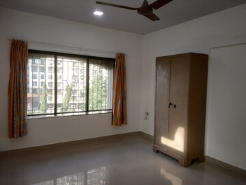 Room in 3 BHK Apartment at Vastu Tower, Malad West – for Rent