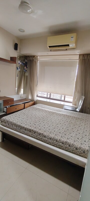 Master Bedroom in 5 BHK Apartment at Goregaon East – for Rent