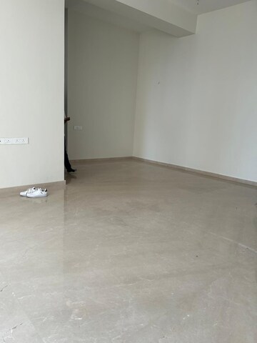 Room in 4 BHK Apartment at Omkar Alta Monte, Malad East – for Rent