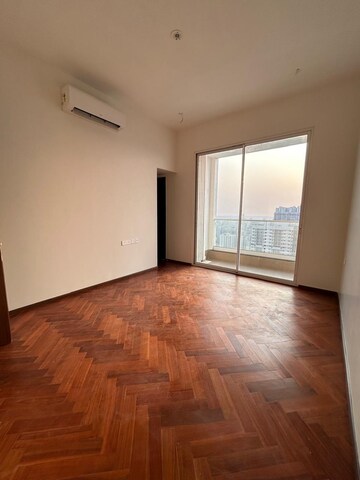Room in 4 BHK Apartment at Omkar Alta Monte, Malad East – for Rent