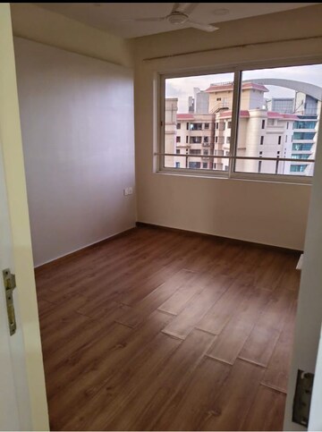 Room in 2 BHK Apartment at Lodha Fiorenza, Goregaon East – for Rent