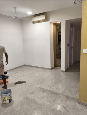 Room in 2 BHK Apartment at Lodha Fiorenza, Goregaon East – for Rent