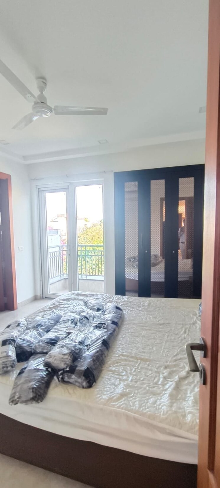 Bedroom, safdarjung development area 4 Bedroom 400 Sq.Yd. Apartment In Safdarjung Development Area Delhi 8914705