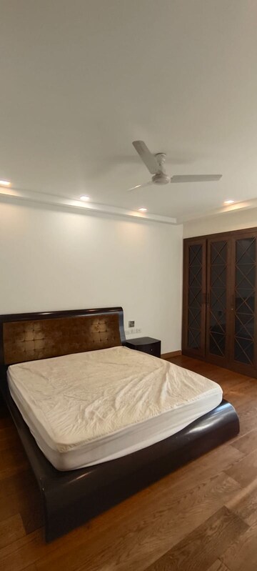 Bedroom in 4 BHK Apartment at Safdarjung Development Area – for Rent