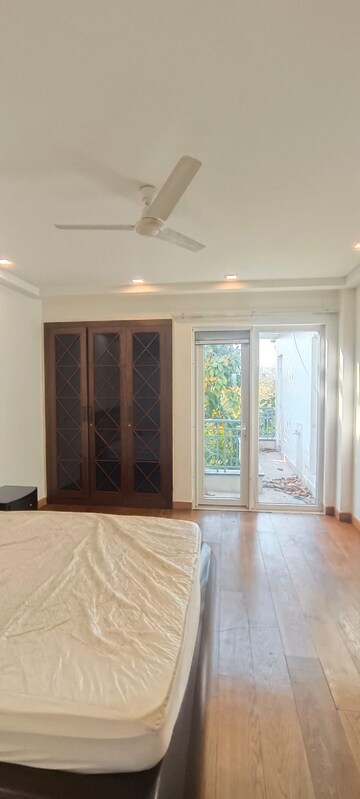 Bedroom in 4 BHK Apartment at Safdarjung Development Area – for Rent