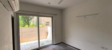 Room in 3 BHK Villa at BPTP Amstoria, Sector 102 – for Rent