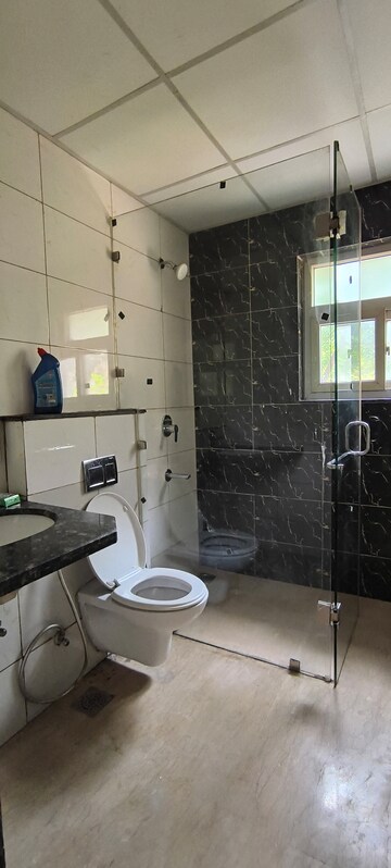 Bathroom in 3 BHK Villa at BPTP Amstoria, Sector 102 – for Rent