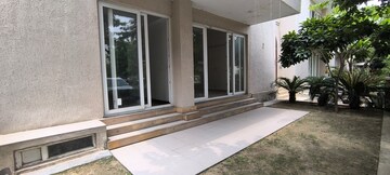 Balcony in 3 BHK Villa at BPTP Amstoria, Sector 102 – for Rent