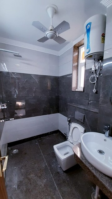 Master Bedroom in 1 BHK Builder Floor at Sushant Lok I – for Rent