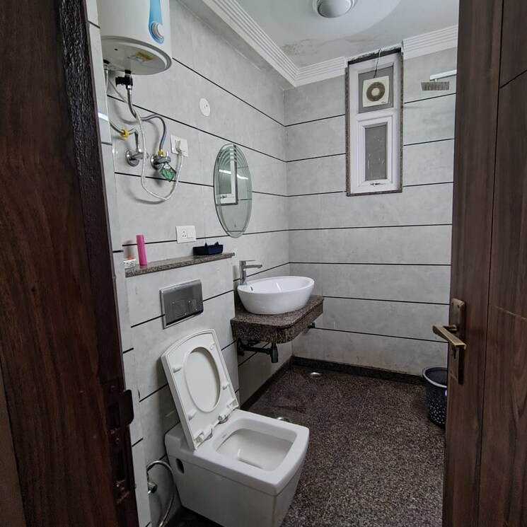 Bathroom, sushant lok i 1 Bedroom 1200 Sq.Ft. Builder Floor In Sushant Lok I Gurgaon 8914757