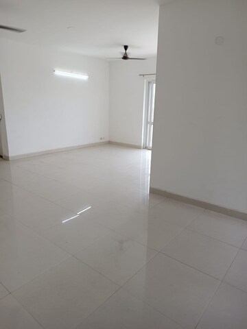Room in 4 BHK Builder Floor at Sector 81 – for Rent