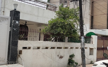 Plot For Sale in Sector 52