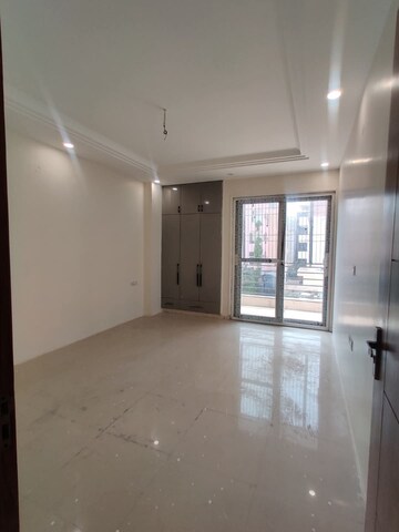 Room in 3 BHK Builder Floor at Sector 45 – for Rent