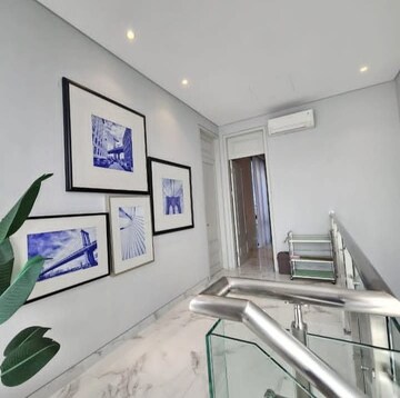 Staircase in 2.5 BHK Builder Floor at Sector 33 – for Sale